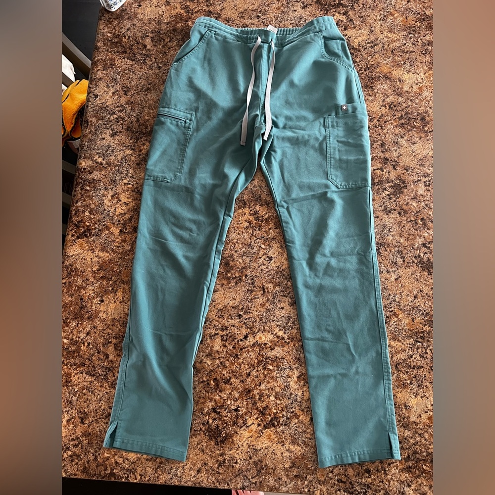 Medium tall Figs skinny leg